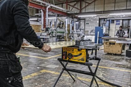 Циркуляр настолен 2000W ф250 - Dewalt DWE7492 