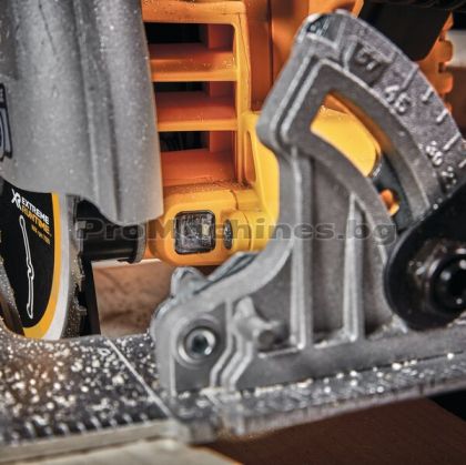 Циркуляр акумулаторен 190мм 18V FlexVolt Advantage без батерии - Dewalt DCS573NT 