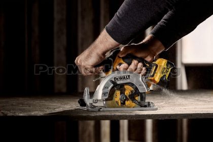 Циркуляр 12V 140мм безчетков без батерии - Dewalt DCS512N  