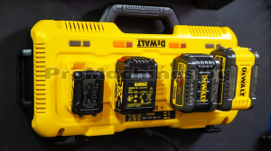 Зарядно устройство за 4 батерии 12V-18V-54V - Dewalt DCB104 