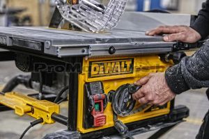 Циркуляр настолен 2000W ф250 - Dewalt DWE7492 