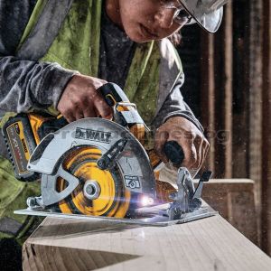 Циркуляр акумулаторен 190мм 18V FlexVolt Advantage без батерии - Dewalt DCS573NT 