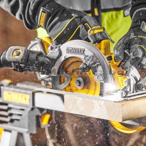 Циркуляр акумулаторен 190мм 18V FlexVolt Advantage без батерии - Dewalt DCS573NT 