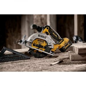 Циркуляр 12V 140мм безчетков 2x5Ah - Dewalt DCS512P2 